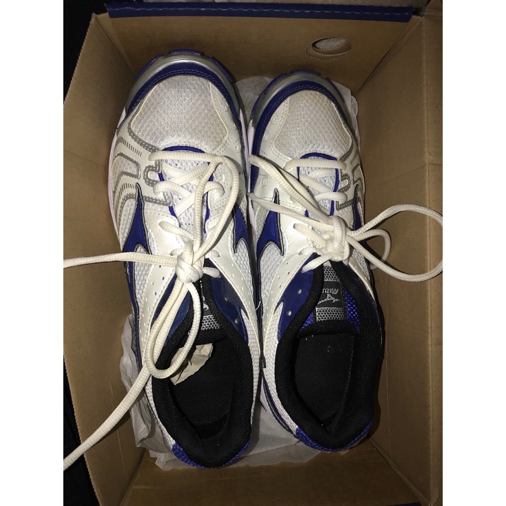 Volleyball shoes
